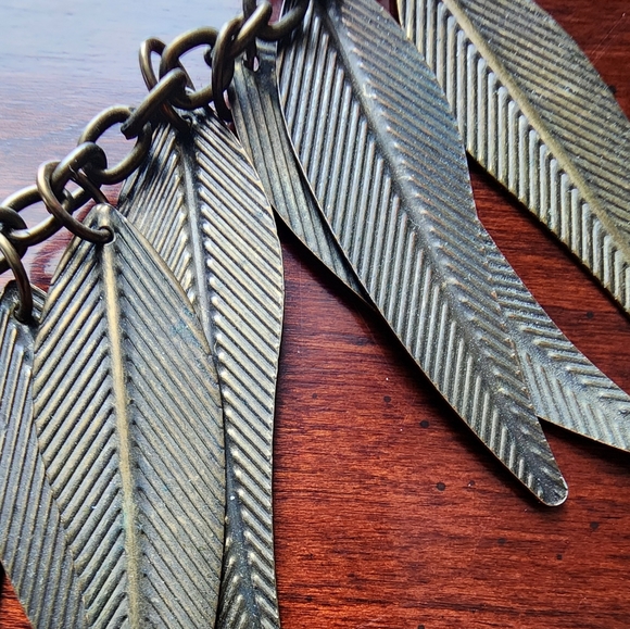 Single vintage metal feather earring in bronze - Picture 6 of 6